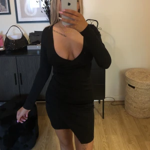 Snygg klänning  - Ifrån Nelly! Nyskick 