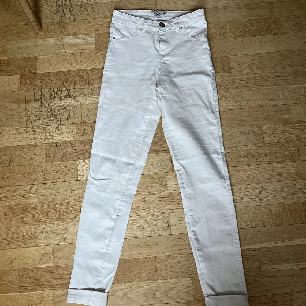Högmidjade skinny jeans från lager 157. Stl s. Jeans & Byxor.