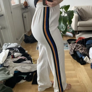 Kostymbyxor Zara - Kostymbyxor från Zara, storlek L men små i storlek, väldigt stretchiga! 