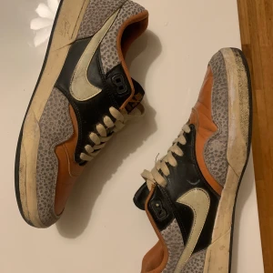 Nike sb gts return  - Bra beaters, Skateboarding skor Storlek 42,5 Custom målade 