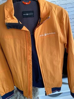 Snil racing - Säljer min jacka på grund av att den är liten. Använd få tal gånger men är nästan ny. Du står för frakten. 