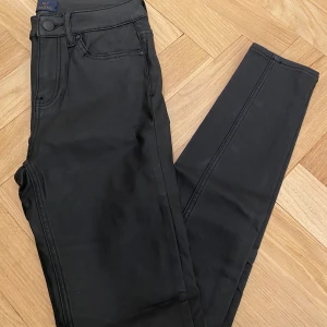 Byxor i skinnimitation - Nyskick, använda 1 gång 💞