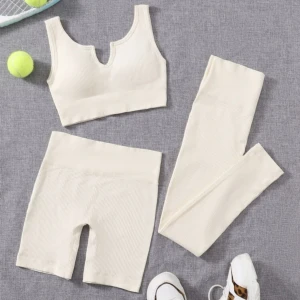 3 del set från Shein - 3 delar med sport bh, tights och shorts. Nypris 279:- säljer för 100:- då tightsen har blivit något missfärgade i tvätten. Det är storlek M men liten i storlek så skulle säga S.