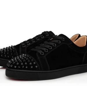 Louboutin sneakers - Säljer mina loubs storlek 42 när dom inte passade, är borta nu så kan inte ta bild på dom men vid intresse så löser jag det👍