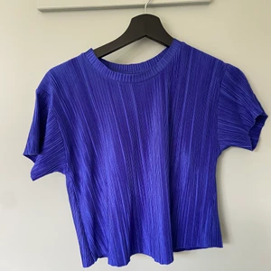 Blå härlig topp - Blå härlig T-shirt i ett skönt material. 