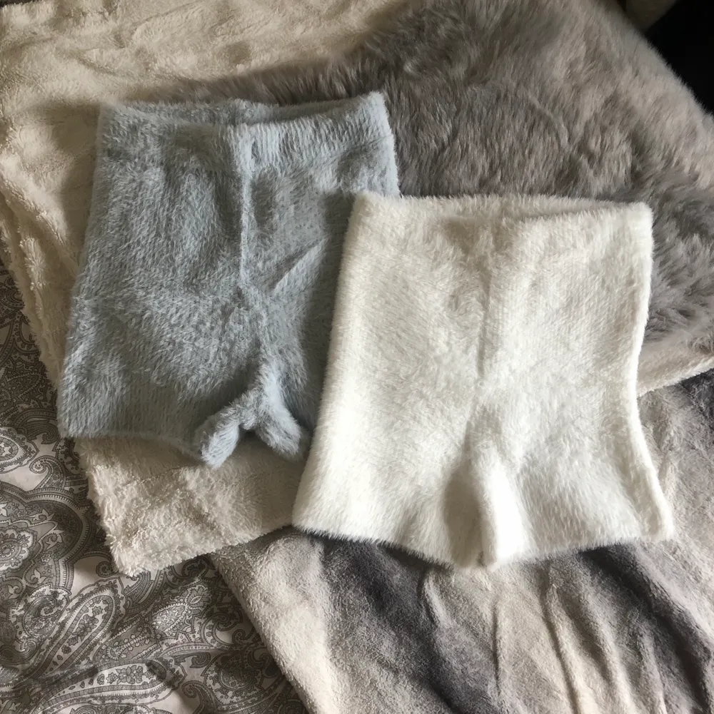 Säljer mina fluffiga sköna och jättemysiga mjukisshorts, då jag inte använder dom, ett par vita och ett par ljusblåa. Dom är aldrig använda, 1 par för 90kr eller båda för 160kr💕💕. Shorts.