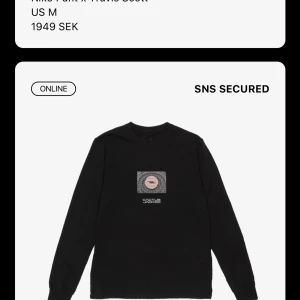 Nike x Travis Scott long sleeve  - Nike x Travis Scott long sleeve tee. Jag vann denna på raffle idag kolla gärna min plick där det finns byxor till också. Storlek xs pris 899kr:) ställ gärna frågor!