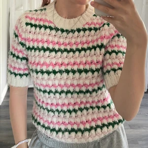 Tröja - Jättefin tröja från Zara jag köpt på plick, kommer ej till användning för mig längre! Använt men fint skick. Köparen betalar för frakten och katt finns i hem 💕