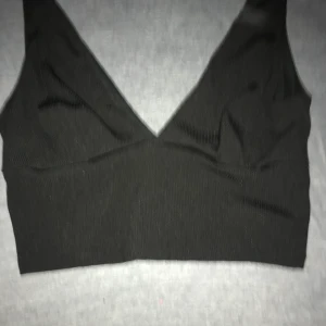  Gina topp Strl M - För stor för mig storlek M i använt skick  (Katt finns i hemmet)