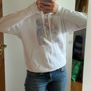 Hoddie - Säljer dennna the cool elephant hoddien. Perfekt till en sen sommarkväll☀️ 💓Säljer billigt då den är i använt skick och trycket är blekt. 💓