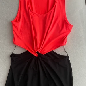 Klänning - Otroligt unik klänning men som inte kommer till användning. 