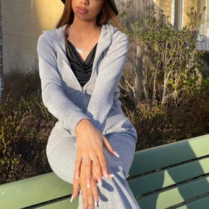 Juicy couture  - Den har blivit för liten :(( typ helt ny, inte använt den så många gånger! Hela setet säljer jag för 1700 