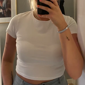 Topp - En jätte fint topp med knyt i ryggen, använt få gånger. 100+66 i frakt❤️