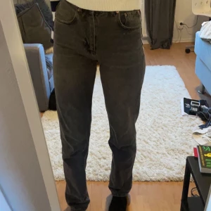 Ginatricot jeans - As fina jeans från Gina men som tycker har blivit för tajt för mig. Ni betalar för frakten