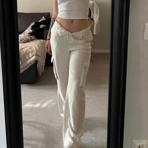 Linnebyxor stl 36 gina tricot  - Linnebyxor från Gina, nästan helt slutsåld på hemsidan. Oanvänd med lapp kvar, nypris 599kr! skriv för frågor🫶🏻