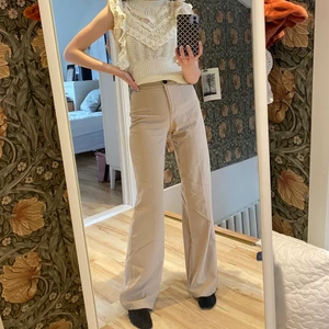 Kostymbyxor - Kostymbyxor från Bershka som bara är använda några gånger💗Säljer då de är för små! Storlek 32 men passar även 34