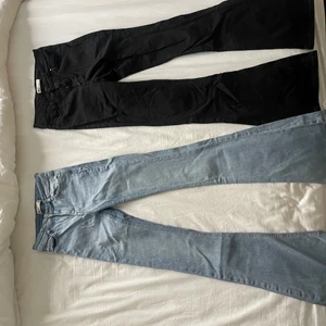 2 boot cut jeans för 150 kr!! - 2 stycken bootcut jeans, storlek XS från Gina Tricot. Köp båda för 150 kr. På de blåa har jag själv gjort slitningar vid kanten.
