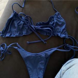 Jättefin blå bikini från SHEIN som är helt oanvänd i storlek S. Underdelen är lite mindre i storleken om man jämför med andra i samma storlek. 