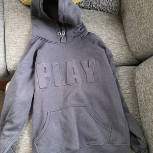 Hoddie  - Grå hoddie från bikbok 