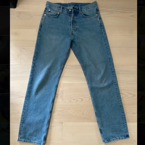 Weekday jeans - Weekday Space Seven blue jeans. 30x34. Nypris 600kr. Använda 2 gånger. Säljer på grund av att dem inte passar mig. Säljer för 250 kr.