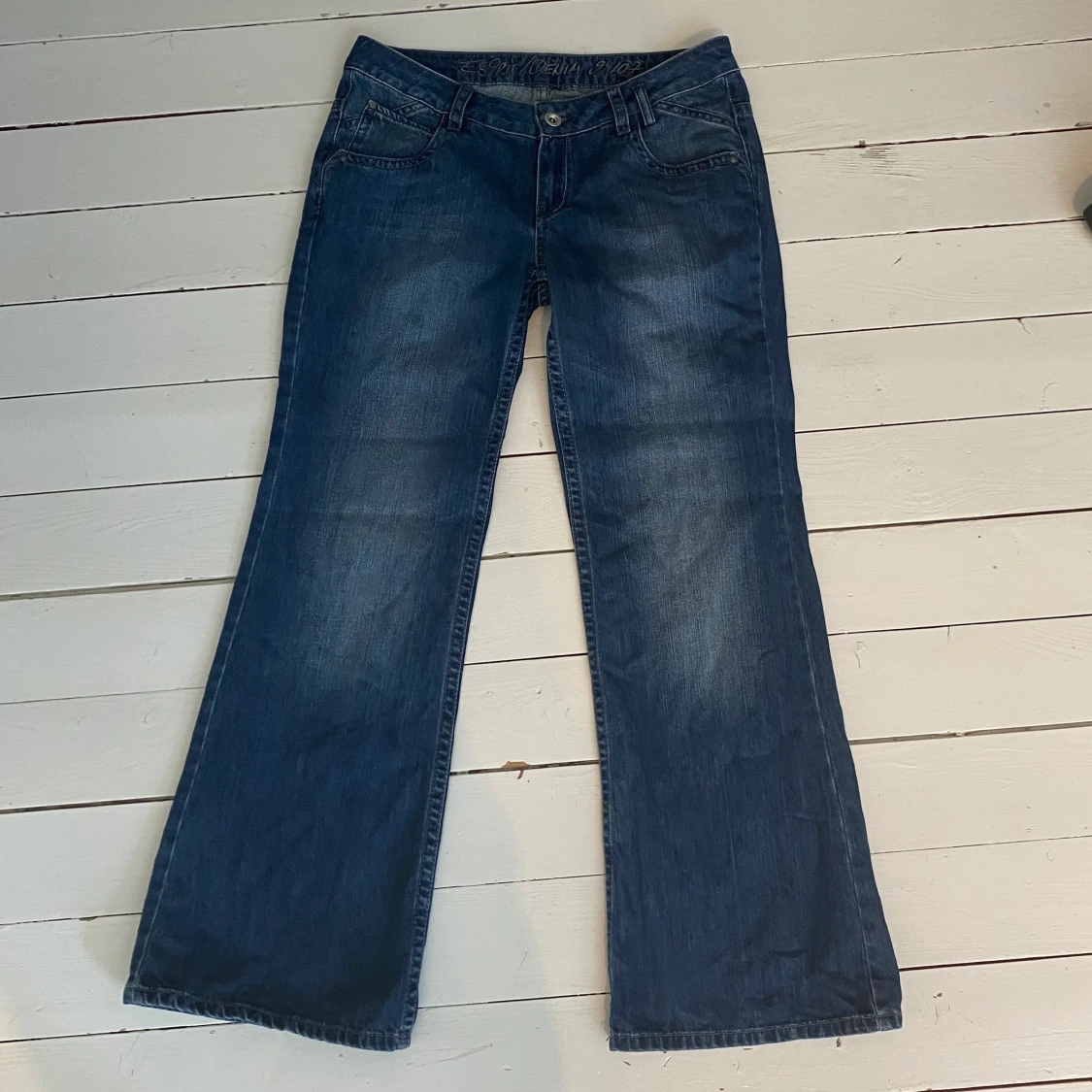 Lågmidjade jeans från Esprit - 90