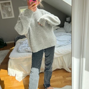 A-dsgn washed black jeans  - Säljer finaste mörk grå jeansen från adsgn i storlek xxs💕 dem passar mig som oftast bär xs men de va långa från början så har klirr dem några få cm!💕💕💕 men tyvärr kommer de inte till användning så jag säljer dem för utrops pris 299kr - budgivning. Frakt - plus 66💕🫶🏼 köp direkt för 349kr