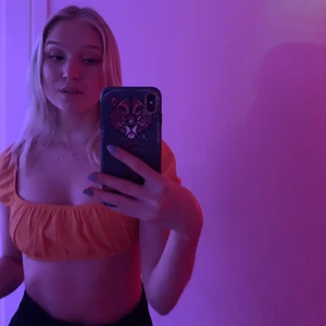 Orange topp - Orange topp från hm. Endast använd en gång, passar både xs och s 