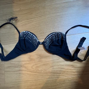 Bh coachella  - Super cool BH som aldrig har använts för den köptes för liten. Perfekt till festivaler eller bara fest