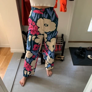 Marimekko x Uniqlo byxor XS - Superfina byxor i st XS Superbekväma och somriga   Fraktar ej