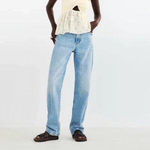 ZARA KNITTED TOP - Säljer min zara top då den aldrig kommit till användning. Jättebra kvalitet och har används en gång! Super fin nu till sommaren 