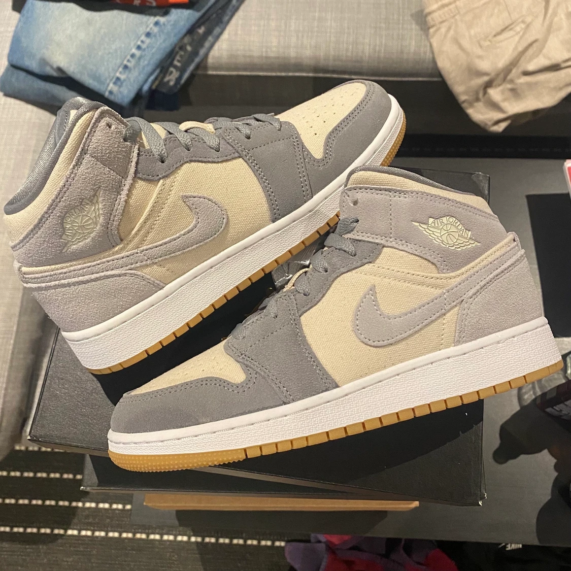 Jordan 1 Mid ”Coconut Milk”