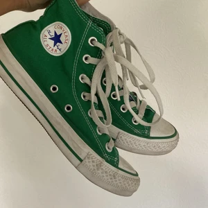 Gröna converse💚 - Säljer dessa superfina gröna converse i storlek 36,5💚💚💚 Köparen står för frakt 📦 FINNS KVAR