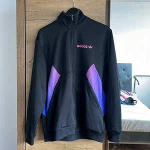 Adidas tröja storlek l - Andvänd fåtal gånger!