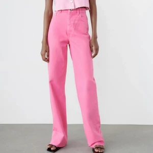 Rosa jeans från Zara - Säljer dessa jeans från Zara. Nypris 400 mitt pris: 180 inkl frakt