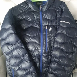 Peak performance jacka XL (ny skick)  - Super fin äldre Peak performance vinterjacka men den är som ny 🙌🏼🤩