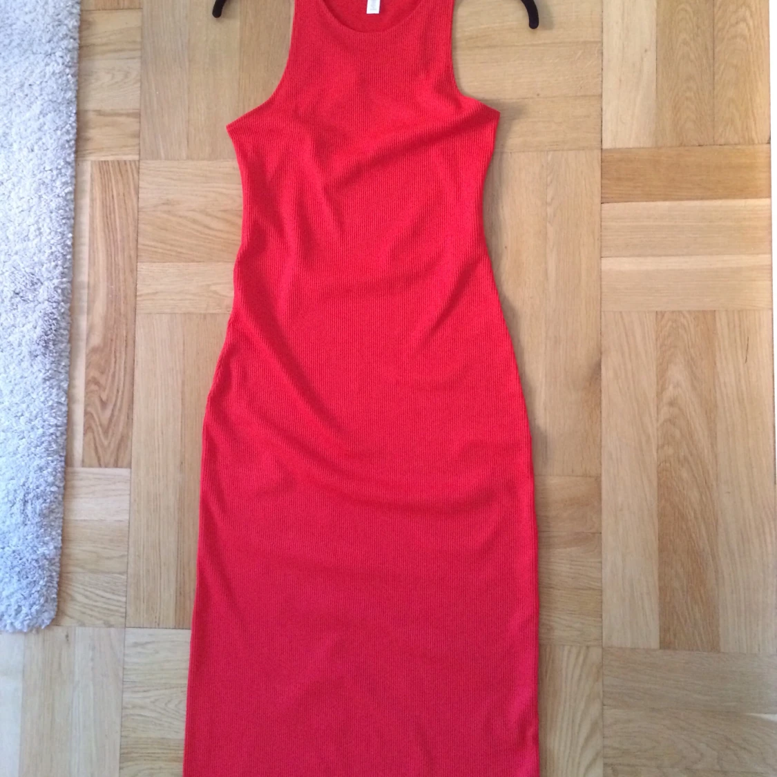 Röd tajt klänning från H&M - 90