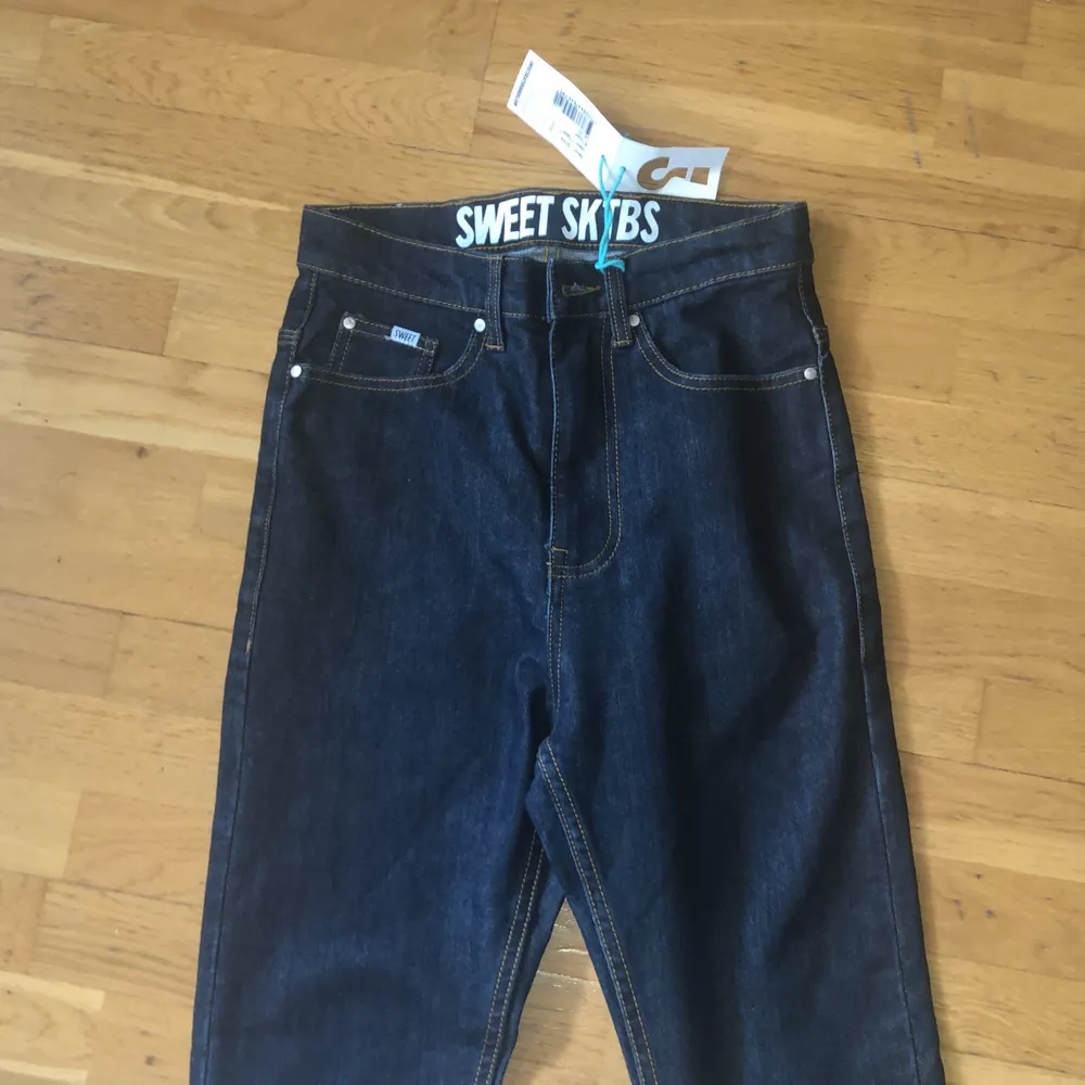 Sweet jeans taper strl 24/30 Smala nertill. Jeans & Byxor.