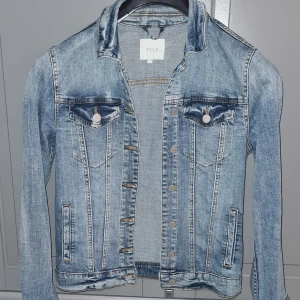 Jeansjacka Vila - Jeansjacka från vila i strl S