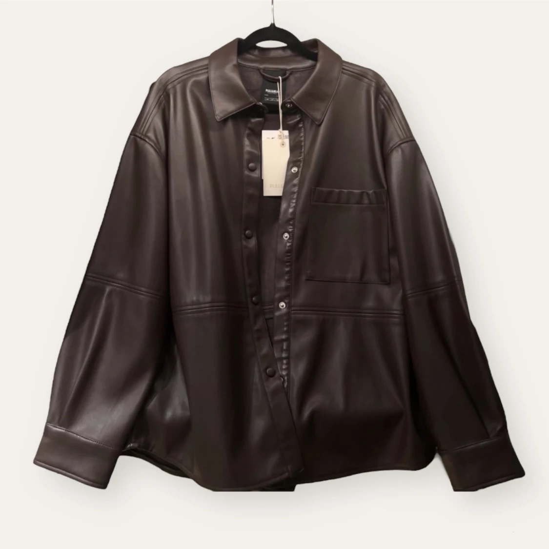 Brun jacka i läderimitation Pull&Bear