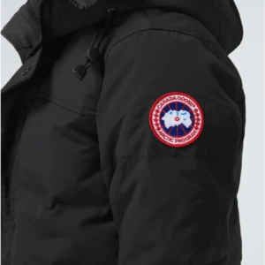 Canada Goose  - Canada Goose vinter jacka. Beställer den helt ny när du bestämt storlek! 