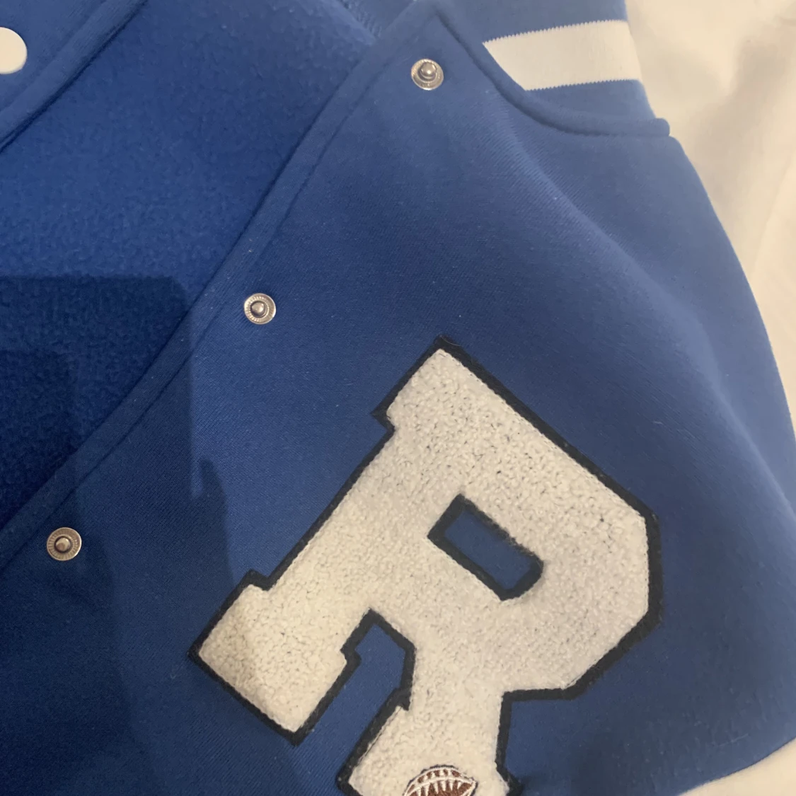 BLÅ & VIT HIGJSCHOOL SOCCER TRÖJA - 90