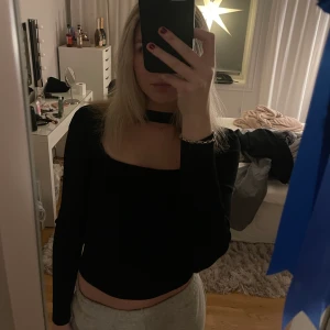 Zara topp med cut out - Säljer denna topp från zara då den inte längre kommer till användning 