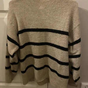 Randig stickad tröja - Tröja från hm💗💗