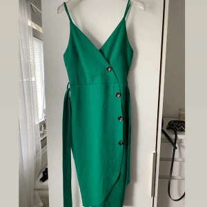 Klänning  - Klänning i storlek 36.