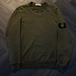Stone island - Säljer nu min stone island pga att jag tröttnat på den, strl L