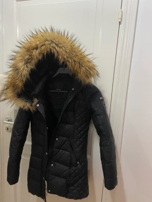 Rock and blue jacka - Säljer min rock and blue jacka då den inte kommer till någon användning. Helt fläckfri Nypris 2700 säljer den nu för 1500 (priset kan diskuteras vid snabbaffär)  Storlek 36 passar även 34