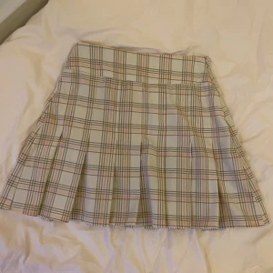 rutig kjol - söt rutig tenniskjol, endast testad. 