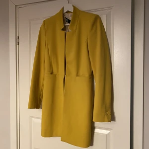 Gul tunn kappa  - Nästan aldrig använd! Som ny!