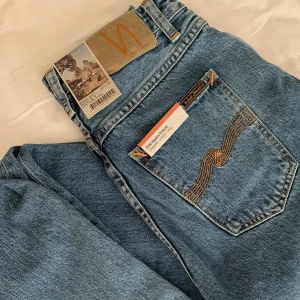 Nudie jeans - Helt oanvända nudie jeans. Breezy britt friendly blue