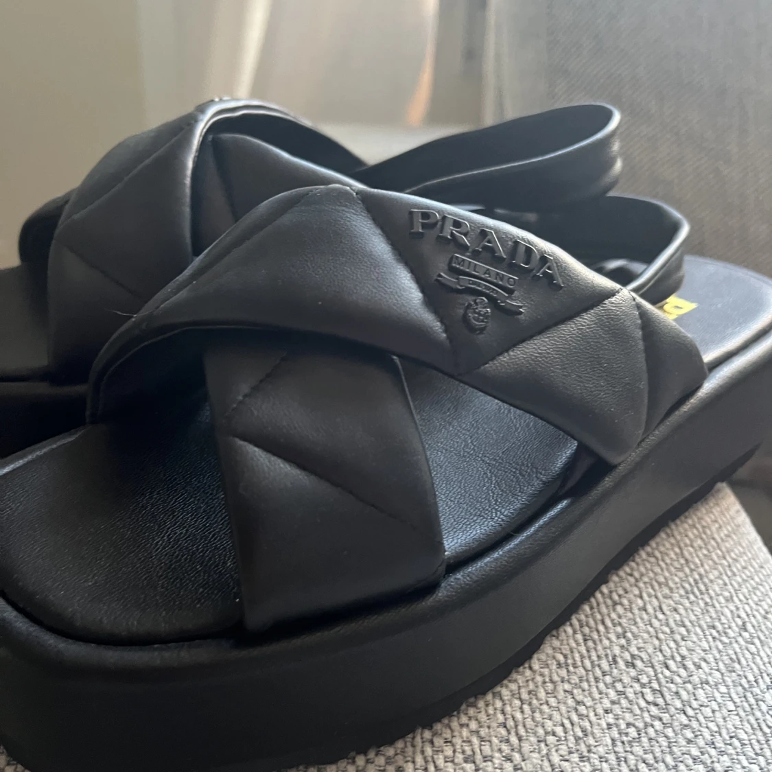 Prada sandals strl 38